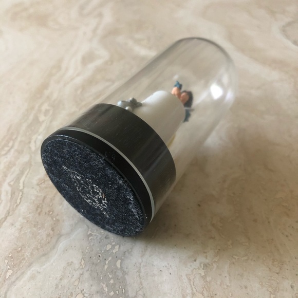 Snow White Figurine - Picture 4 of 4